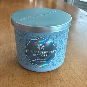Bath & Body Works 3 wick Blueberry Biscotti Candle - Blue & Silver